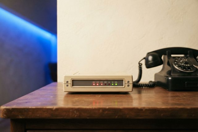 Od „LO" k miliardám zařízení: jak vznikl internet